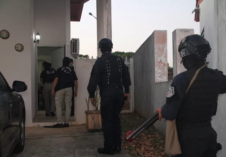  Los funcionarios del MP y la Policía Nacional efectuaron 3 diligencias de allanamiento en la búsqueda de los cuatro indiciados.