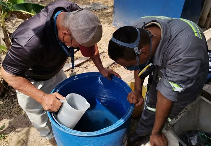 El Minsa indicó que importante retirar de los predios de las escuelas todo aquel material que no se esté utilizando y pueda convertirse en potenciales criaderos de mosquitos.