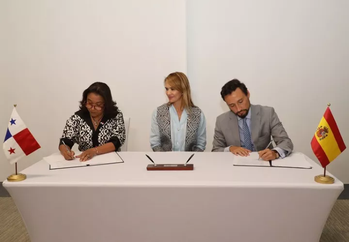  Firma del Memorando de Entendimiento Panamá – España en materia de Patrimonio Cultural Subacuático, en el marco de Our Ocean Panamá 2023.
