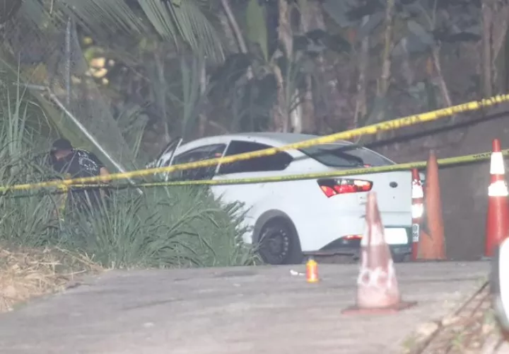 Escena del crimen en la calle principal de Los Caracoles, del corregimiento de Omar Torrijos, en el distrito de San Miguelito.
