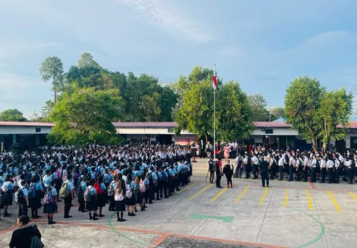 En la provincia de Chiriquí más de 112 mil estudiantes, en más de 424 centros educativos particulares y públicos iniciaron clases este lunes.