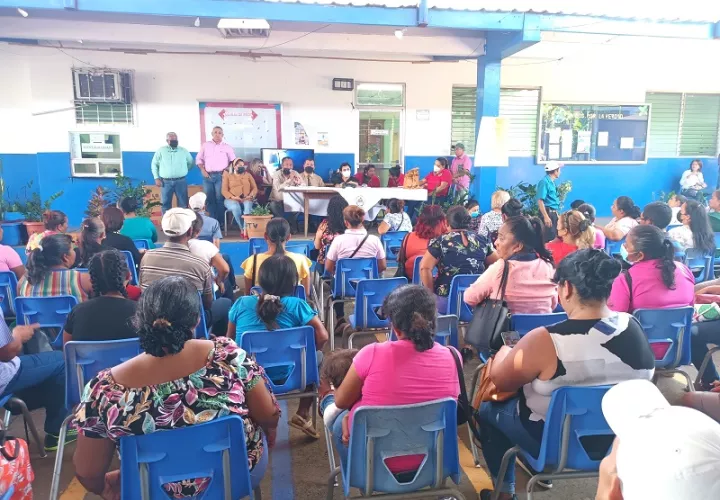 Los padres de familias recalcan sobre las malas condiciones del viejo colegio.