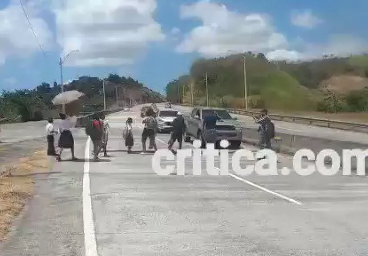 Toda una comunidad unida por el caso de Aderlyn. (Fotos-Videos: Landro Ortíz)