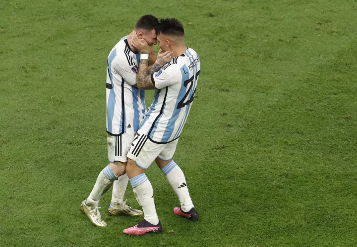 Lionel Messi y Lautaro Martínez