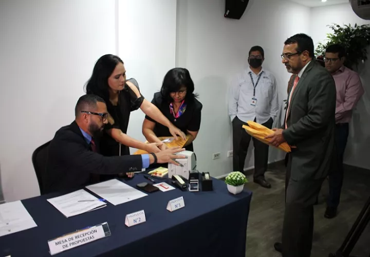 En acto para operar la concesión de servicios de comunicaciones personales y ciertos bienes, redes y servicio de Digicel Panamá se recibió solo solicitud de la empresa General Internacional Telecom Panamá.