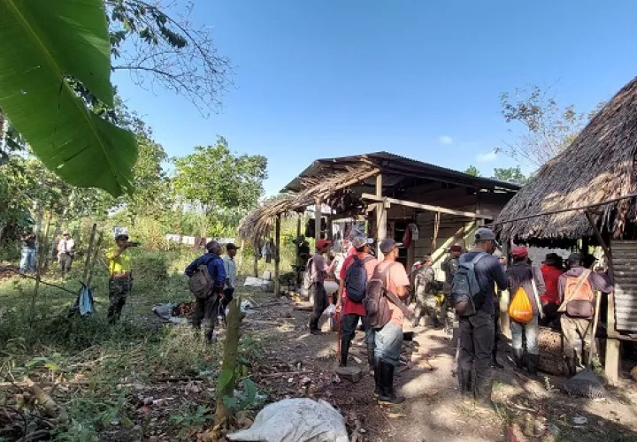 El desalojo se efectuó con base en lo que establece la Ley 24 del 12 de enero de 1996, mediante la cual fue creada la Comarca Guna de Madungandí.