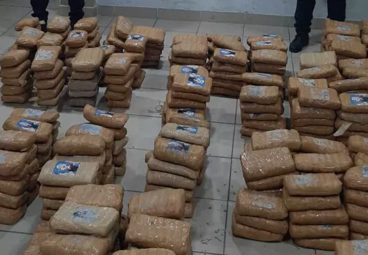 Los paquetes de marihuana decomisados por la PN.