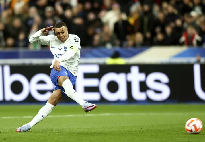 Mbappé llevó la cinta de capitán por Francia. /EFE