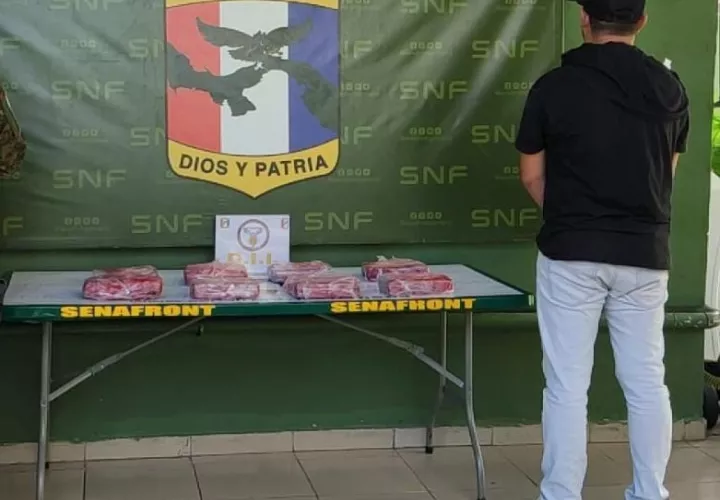 Durante la audiencia, el juez de garantías legalizó la aprehensión, imputo cargos y ordenó la  detención provisional.