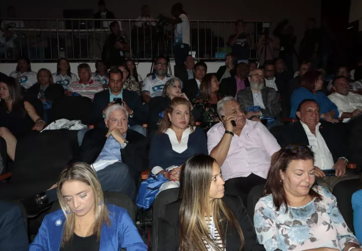 En el evento del Tribunal Electoral participan candidatos presidenciales, políticos, influencer, medios de comunicación. Foto: Víctor Arosemena. 
