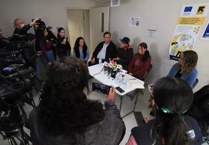 Migrantes venezolanos y activistas participaron en una rueda de prensa el 5 de abril de 2023, en Ciudad Juárez, Chihuahua (México). EFE