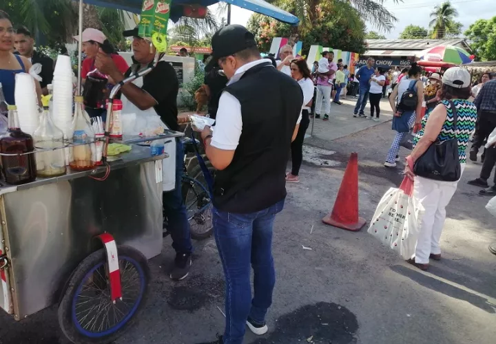 Inspectores del departamento de Saneamiento Ambiental del Ministerio de Salud, región de Chiriquí, realizaron operativos durante las actividades de Semana Santa.
