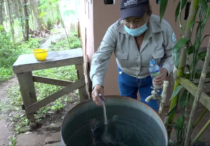 Personal de Vectores realizan recorrido en las comunidades con mayores casos de malaria.