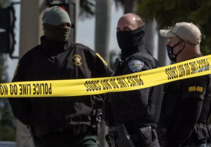  Vista de agentes que atienden la emergencia causada por un tiroteo, en una fotografía de archivo. EFE