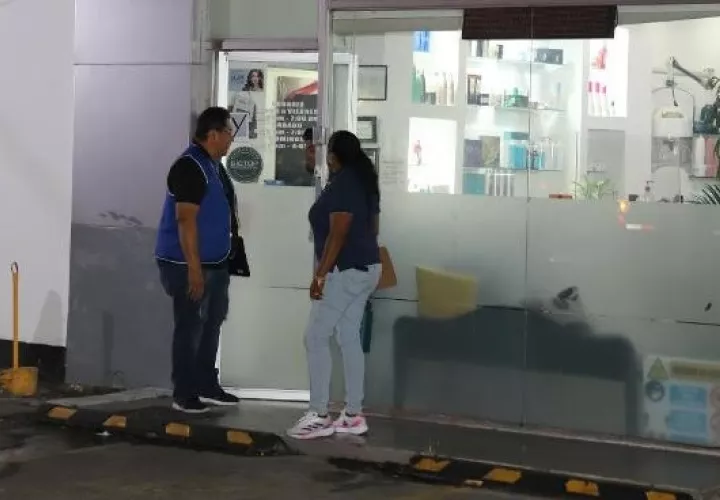 Personal de Ingresos de la CSS visitó comercios morosos en el pago de la cuota obrero patronal.