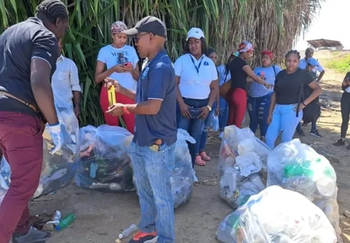 El objetivo de la actividad fue resaltar el mes en que se conmemora el día de la tierra. Foto / Diómedes Sánchez.