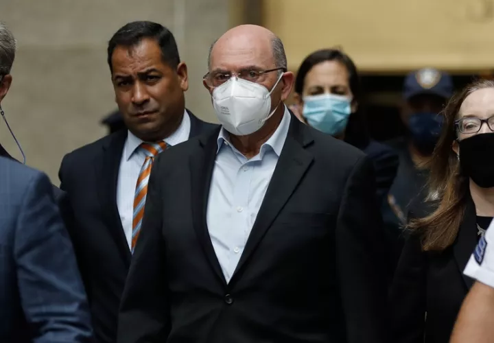 El ex jefe financiero de Donald Trump, Allen Weisselberg (c), en una fotografía de archivo. EFE