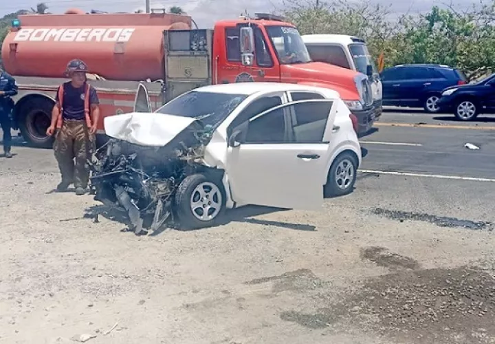 Unidades del Cuerpo de Bomberos atendieron el caso.