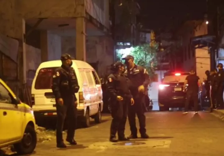 Entre las armas de fuego había tres pistolas calibre 9 milímetro y un revólver calibre 38.