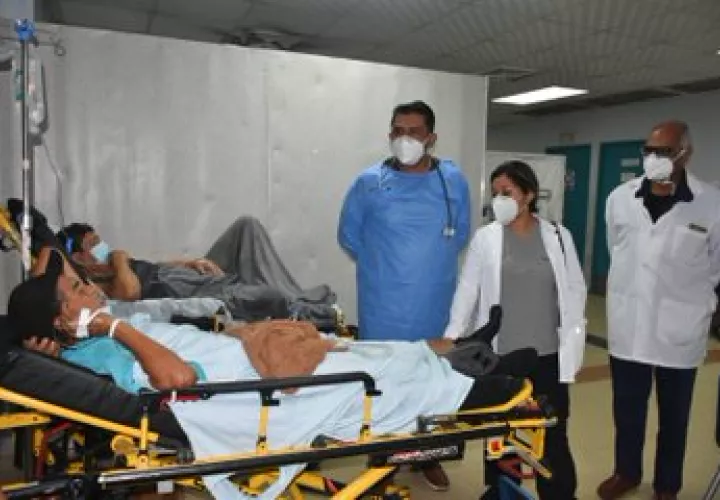 Recorrido en distintas salas de este centro hospitalario.