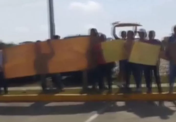 Familiares y amigos exigen la liberación del imputado por no estar implicado en este delito.  (Foto- Video: D. Santamaría)