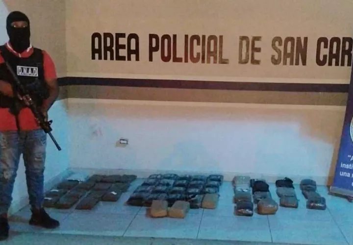 Decomiso de 51 paquetes de droga.