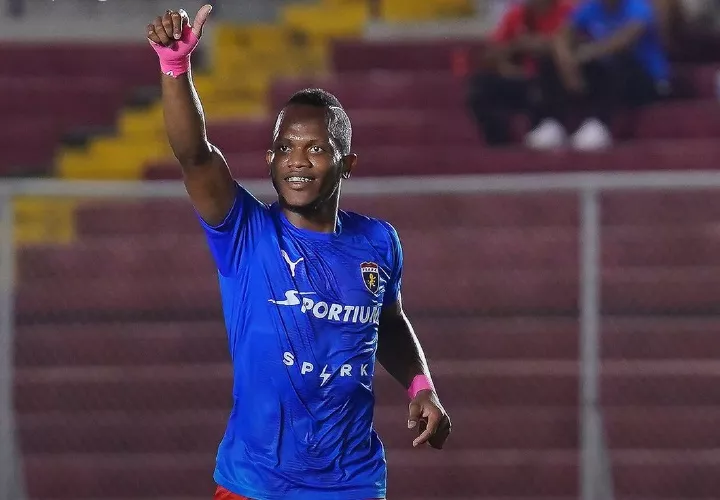 Samir Ramírez anotó dos goles el sábado en el triunfo 6-0 del Plaza Amador sobre el Club Deportivo Universitario para clasificar a semifinales. Foto: LPF