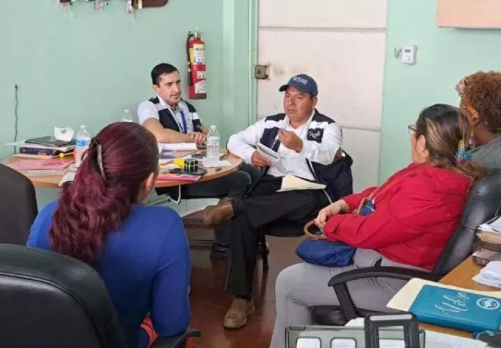 La defensoría del Pueblo tuvo una reunión con la dirección del plantel y la docente implicada en este caso.