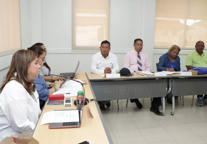 Gremios Docentes y Ministerio de Educación en una de las reuniones.