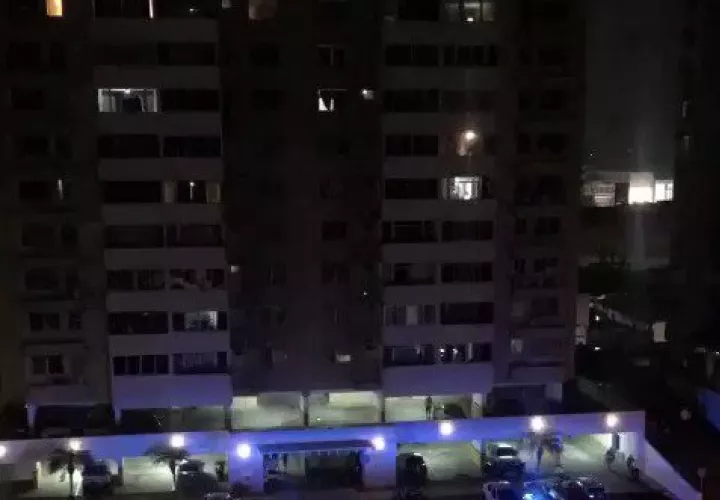 Escena del incendio en horas de la madrugada de hoy, martes.