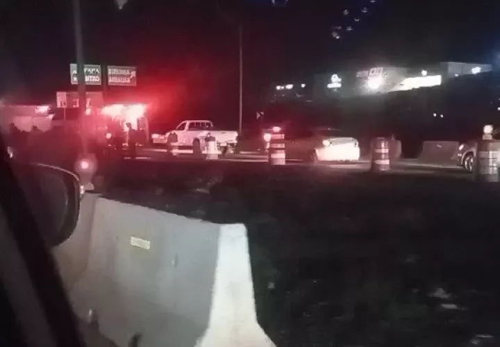 Escena del accidente de tránsito ocurrido en horas de la madrugada de hoy, viernes.
