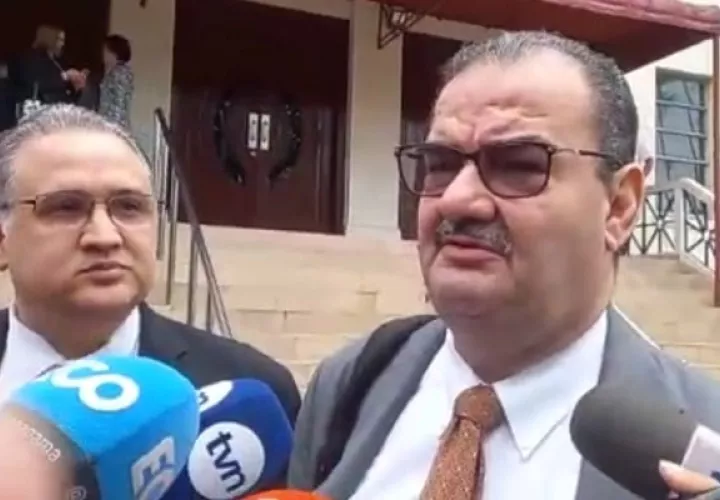 Carrillo actúa como abogado sustituto del licenciado Luis Eduardo Camacho.