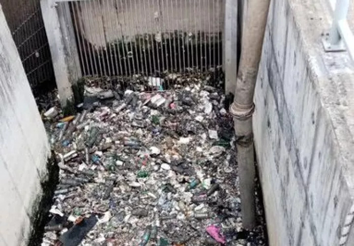 Cuadrillas del MOP proceden a la limpieza.