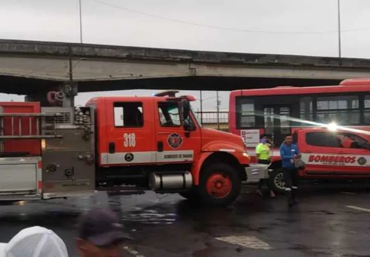Bloquearon la vía a altura de los 4 Altos.