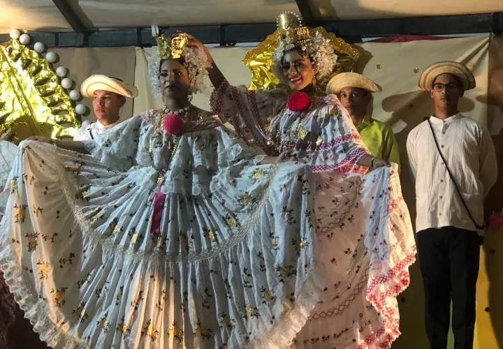 Coronación de S.R.M. Caroline Aymeth Castillo Amor, como reina 2023 del festival.