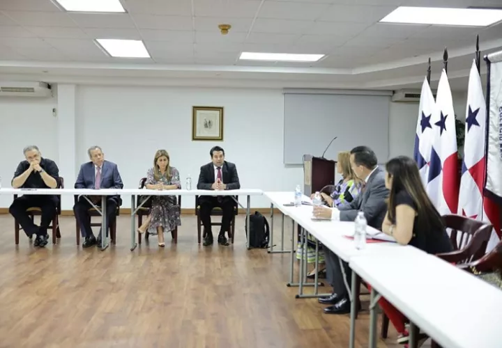 Abogados defensores del caso New Business denuncian ante la JD del Colegio Nacional de Abogados las reiteradas violaciones al debido proceso.