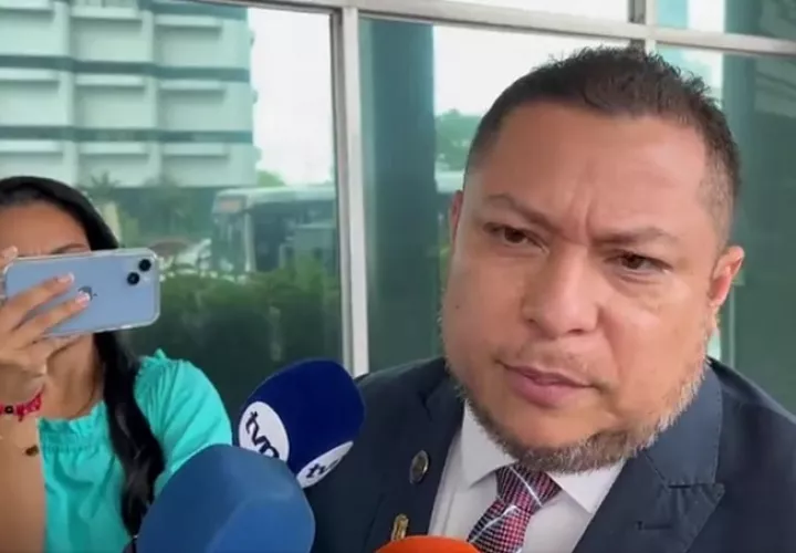 Yasir Del Cid, presentó la denuncia en representación de la Asociación de Abogados por la Salud de Panamá.