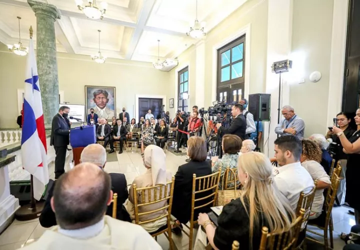 El reconocimiento a estos cinco ilustres panameños tiene el fin de transmitir a las presentes y futuras generaciones, 