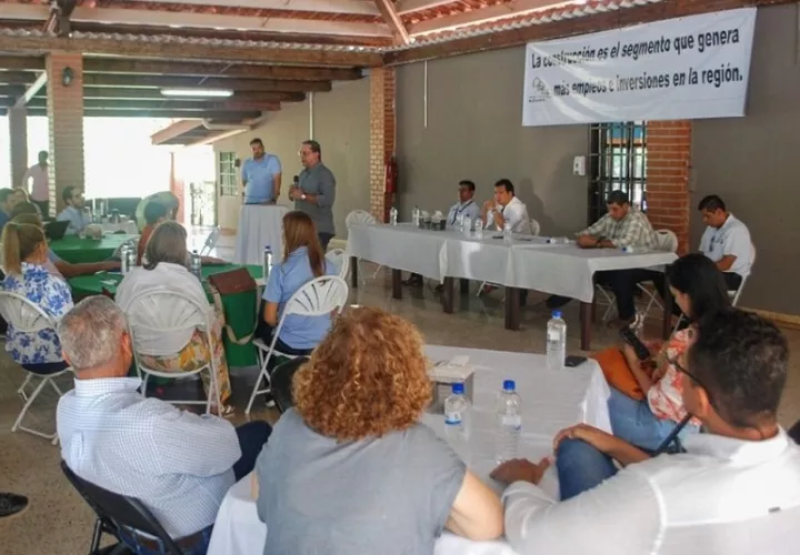  En la reunión hubo representantes de más de 38 promotoras, así como los gobernadores de las provincias de Herrera y Los Santos.
