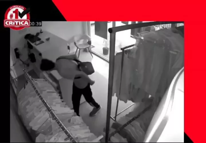 Sus movimientos son captados por las cámaras de seguridad.