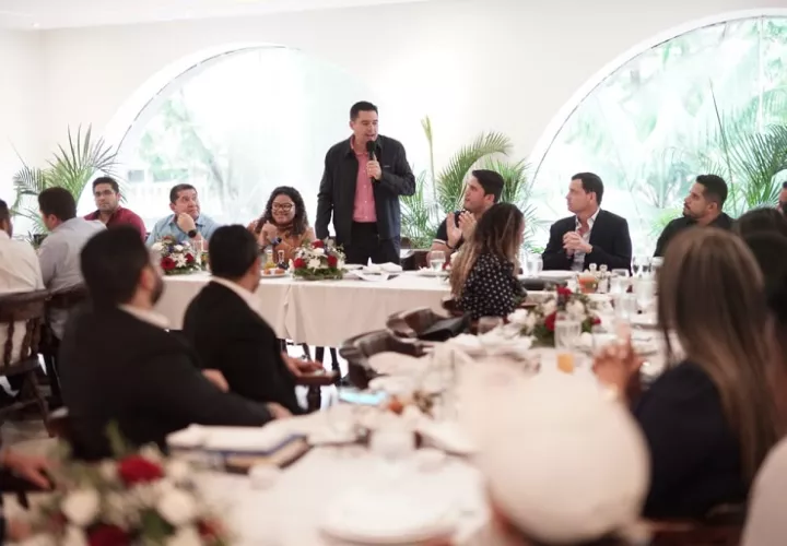 Congreso y el Festival Mundial de la Unión Internacional de Juventudes Socialistas (IUSY).