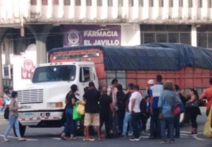 La víctima fue trasladada al Hospital Santo Tomás.