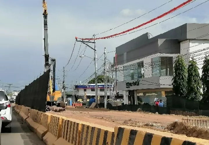 La obra inició su construcción en el 2018; sin embargo, múltiples inconvenientes la retrasaron, y ahora según las autoridades terminará en mayo del 2024.