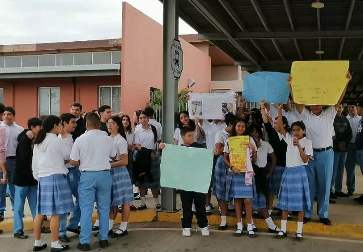Los estudiantes le dieron al Gobernador plazo hasta el próximo viernes para que se les de respuestas.