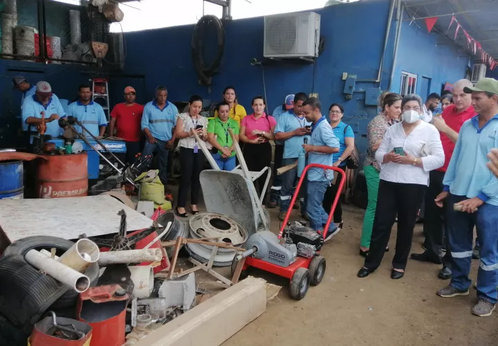 Reclaman pago adeudado por mejoras salariales.