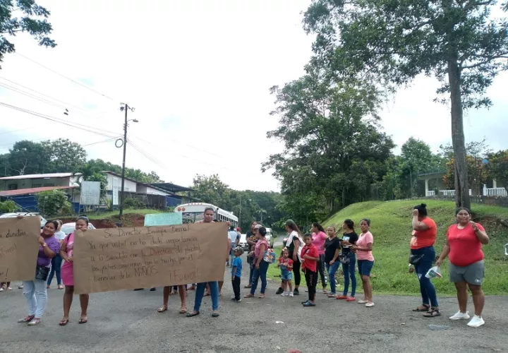 Los padres de familia también reclaman al Ministerio de Educación una auditoría.