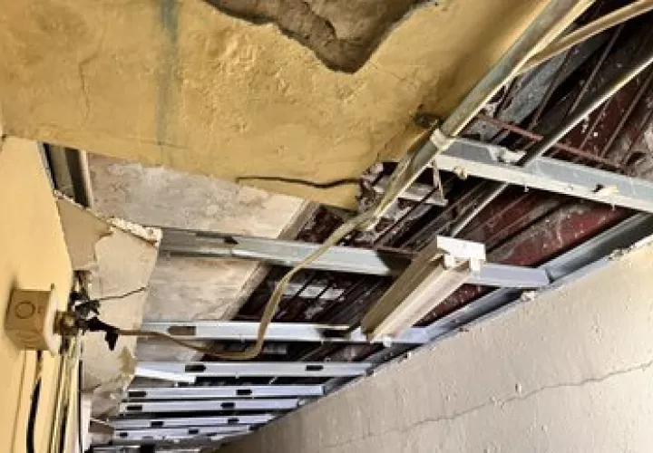 Se cae pedazo a pedazo.