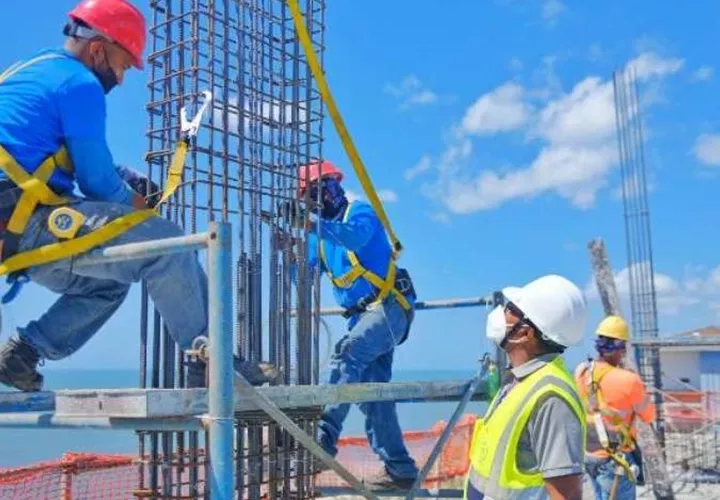 Entre los accidentes más comunes están: las caídas desde distintas alturas, electrocuciones y desplome de estructuras. Foto / Galería Epasa.