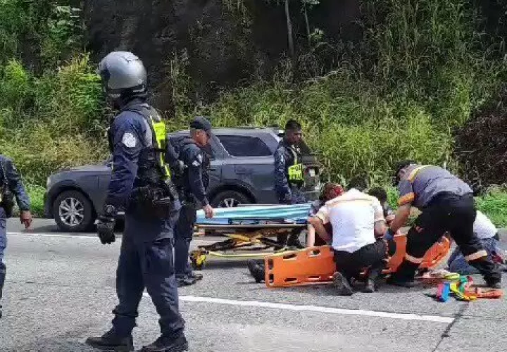 Personal de Sume 911 atendió al policía lesionado.