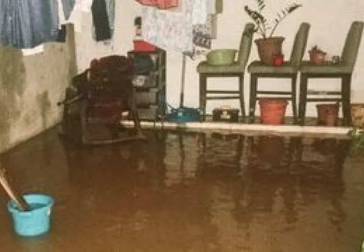 Introducción de agua en dos casas en Río Abajo.